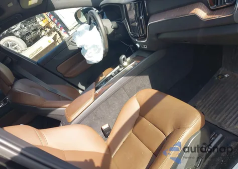 2023 Volvo Xc60 B5 Plus Dark Theme из США, поврежденный, VIN YV4L12RW1P1226384